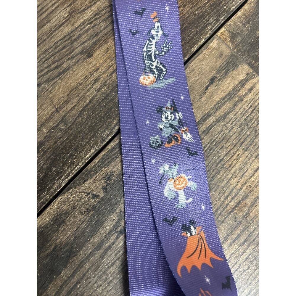 Harveys Seatbelt Disney Purple Halloween Mickey Goofy Minnie Click & Carry - Picture 4 of 7